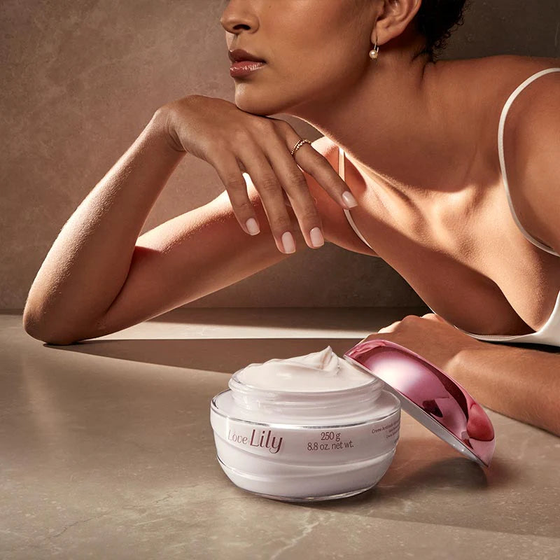 Lily Creme acetinado hidtatante corporal, 250g Satin Mousturizing Cream